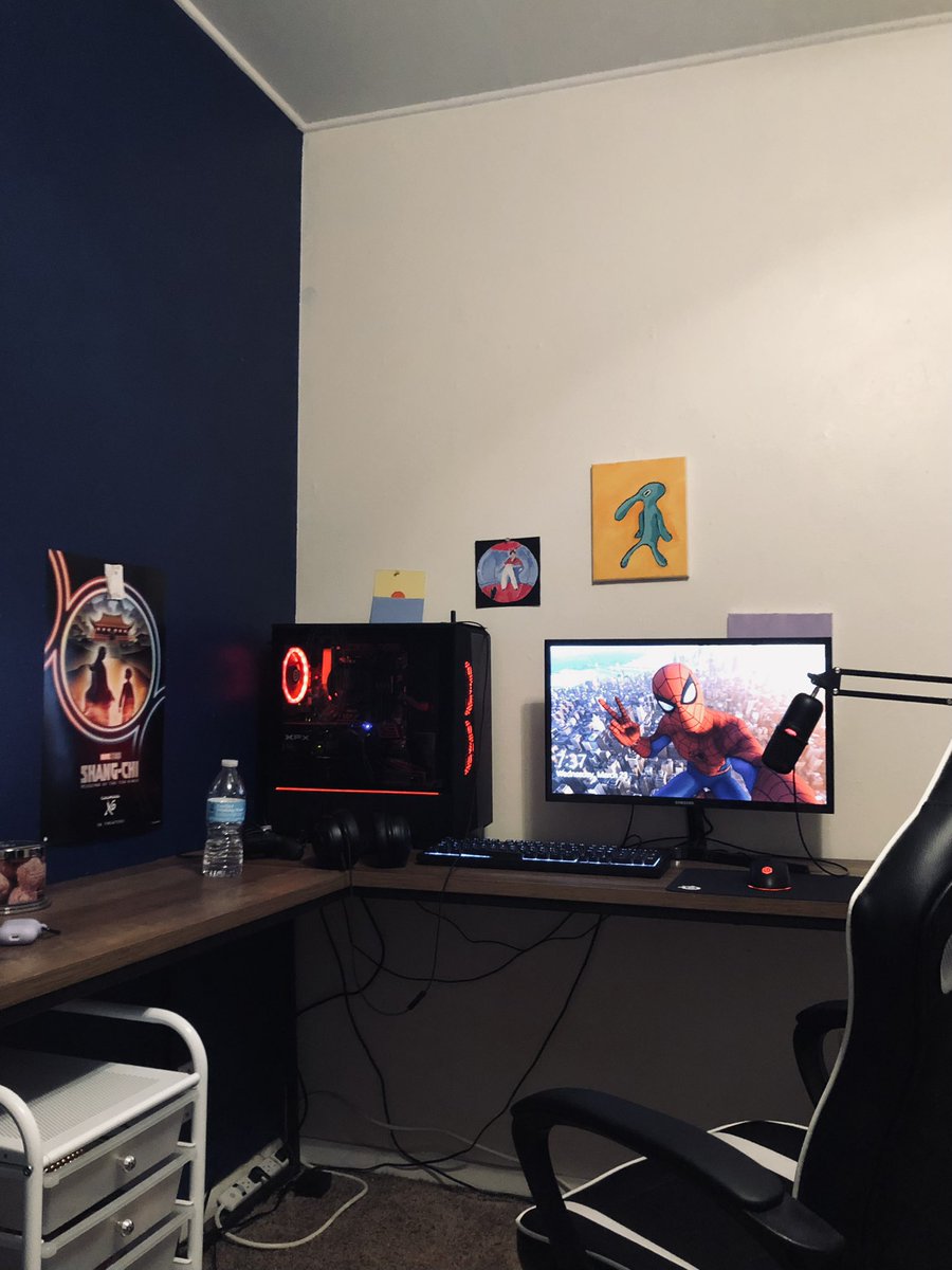 zelouxy's tweet photo. rate my cable management 🔥 https://t.co/jAScIqZdKn