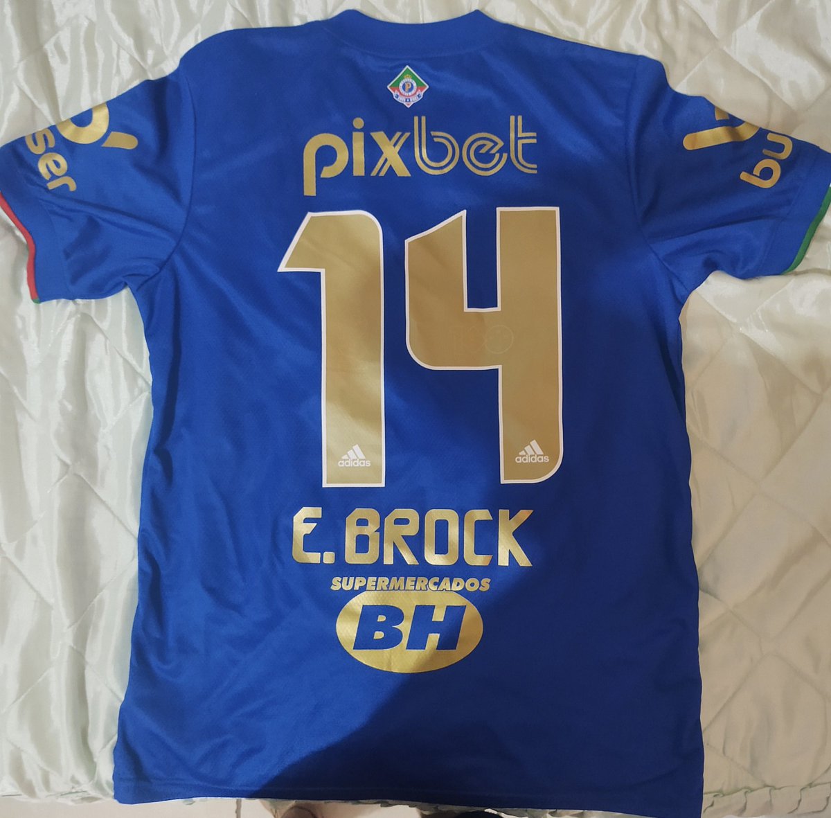 BrockPortal's tweet photo. POST DO SORTEIO DA CAMISA OFICIAL DE JOGO DO EDUARDO BROCK AUTOGRAFADA!
REGRAS:
1-SEGUIR O @BrockPortal 
2-DAR LIKE E RT NO POST DO SORTEIO
3-MARCAR DUAS PESSOAS NOS COMENTÁRIOS(Quantas vezes quiser)
O SORTEIO OCORRERÁ DIA 02/04
BOA SORTE BROCKINHOS!
#RenovaBrock https://t.co/mcnwUpqjfP