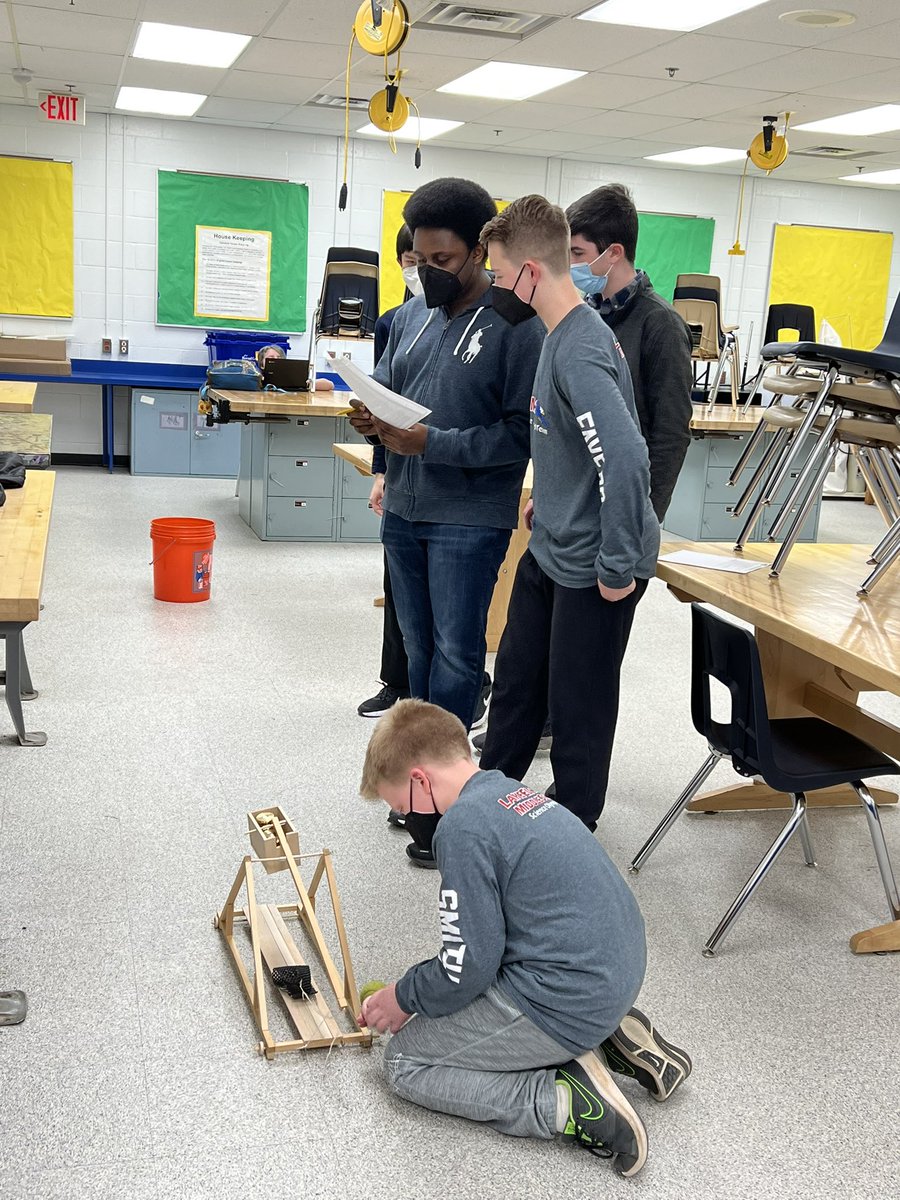 hcpss_lems's tweet photo. Great visit today with @hcpss BOE Chair @vickycutroneo!  Our Science Olympiad team was hard at work preparing for states and she got to see them in action!  Big shout-out to the student volunteers from @hcpss_ahs who have been supporting and working with our students! https://t.co/S11xy2MSjk