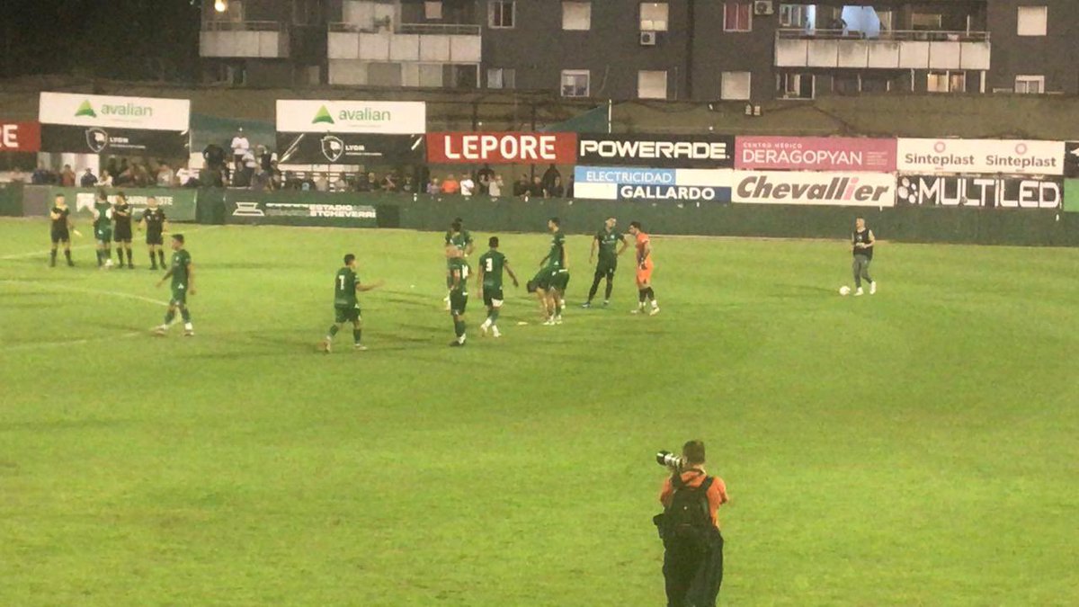 FINAL EN CABALLITO!
#Ferro 1 - #Sacachispas 1

#JuegaFerro