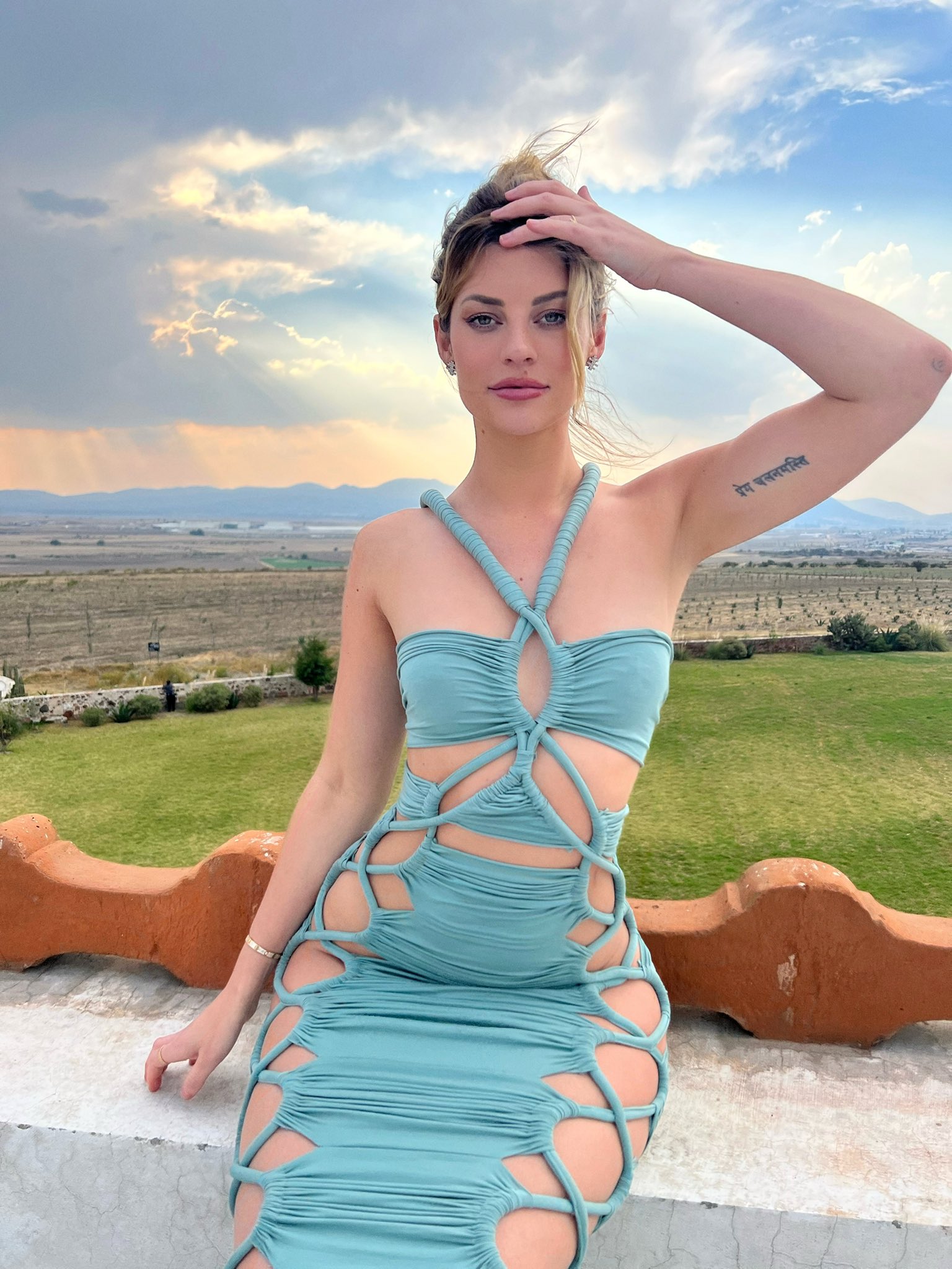 Behind The Scenes With Hannah Stocking On Instagram - lhdz52n