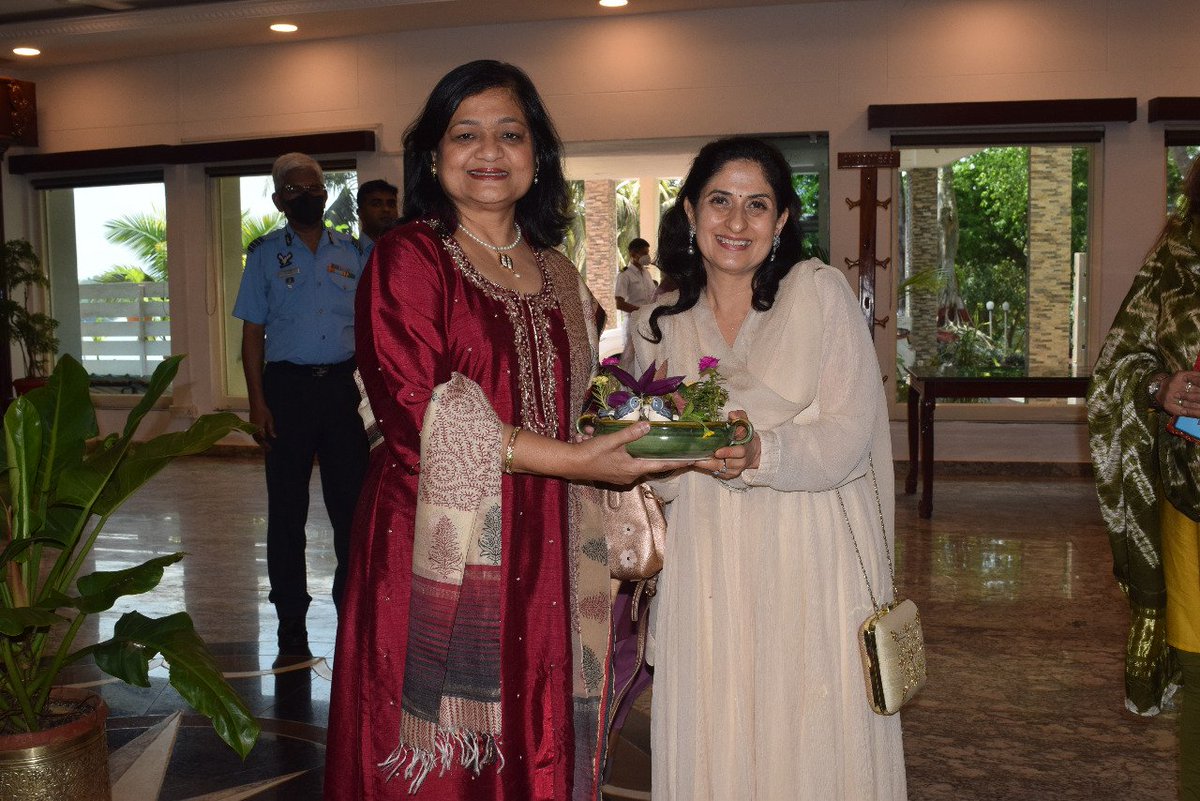 AN_Command's tweet photo. #AFWWA president Mrs Neeta Chaudhari was welcomed by Mrs Deepti Singh Regional President #DWWA on 23 Mar. During interaction she enquired about the welfare of Veer Naris & expressed happiness & satisfaction over the various welfare activities & schemes being conducted by #ANC https://t.co/9MegVVuGlq
