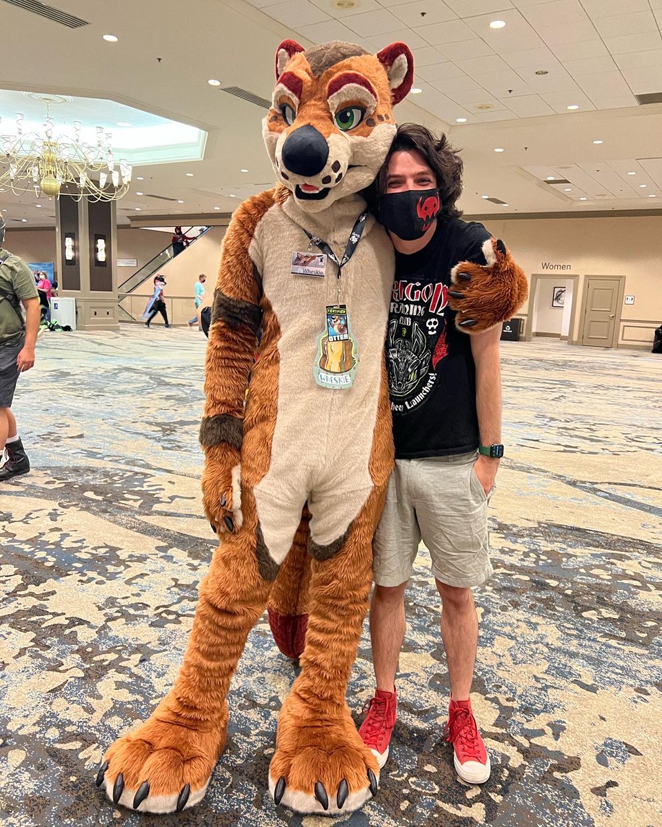 Alec_Crow's tweet photo. Bonus pictures with a couple of cute otters. @Wheskieott and @SyncOtter https://t.co/FcR3adqExb