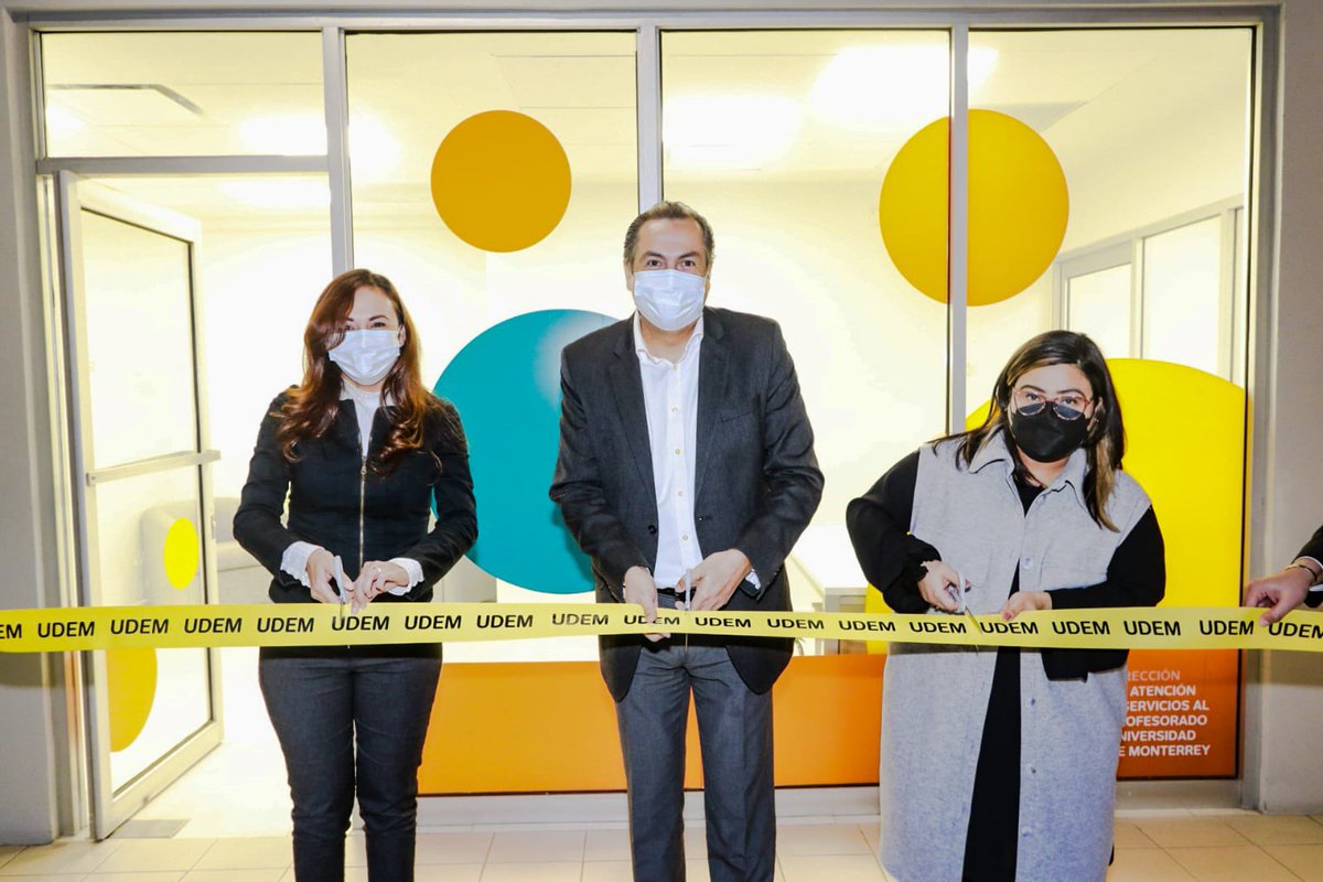 mpaez50's tweet photo. El día de hoy hemos inaugurado las oficinas de Atención y Servicio al Profesorado, este es un compromiso con nuestros docentes, en este espacio se tendrá una ventanilla única que buscará brindar el apoyo necesario para que sigan realizando su trabajo en las mejores condiciones. https://t.co/fnj5sQ8on3