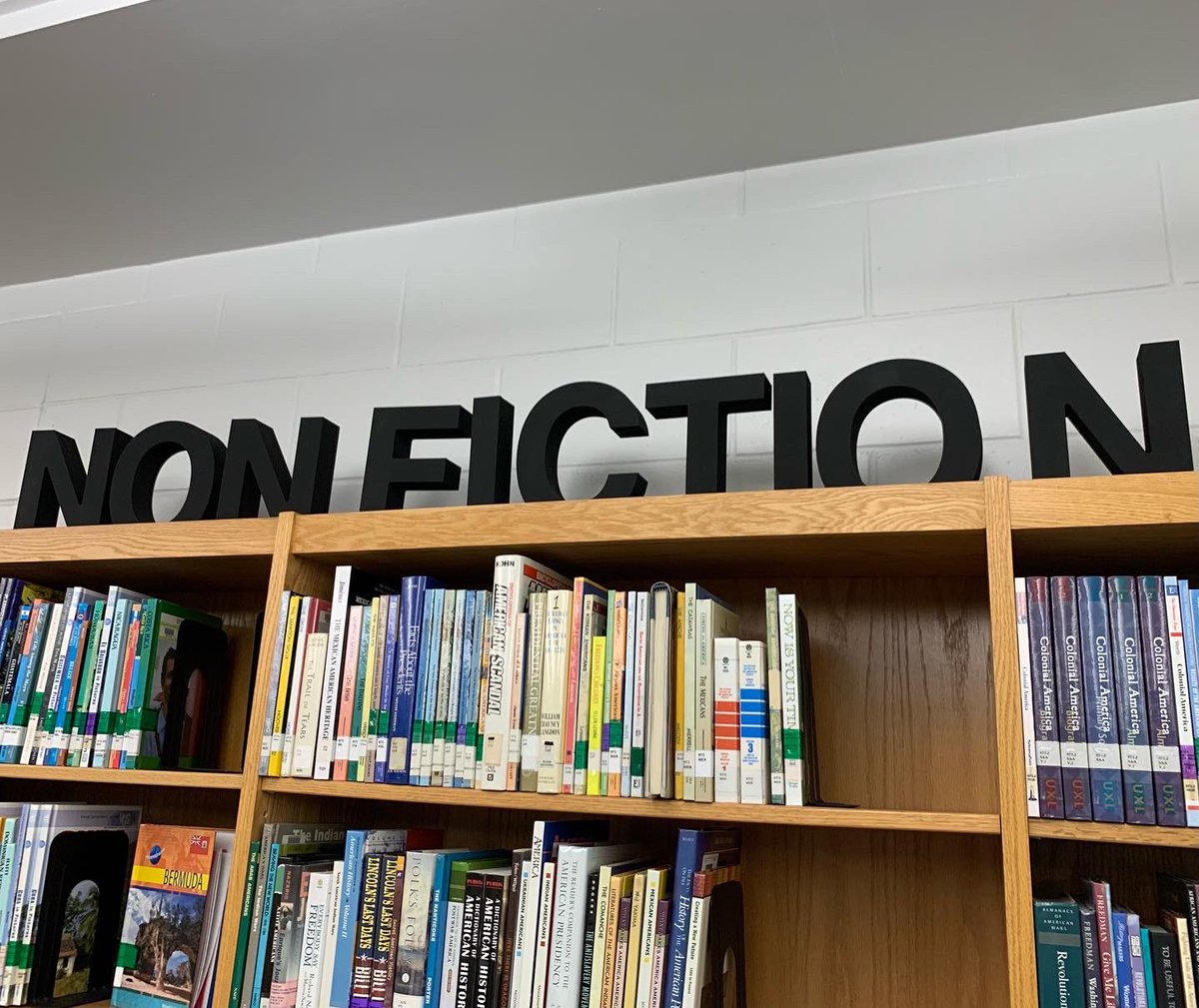MrsGandaria's tweet image. ✨New signs, new vibes ✨ just a couple of the changes seen around the library 😊 #jlhsreads #lajoyaisd #librarysignage #librarylife @JuarezLincolnHS