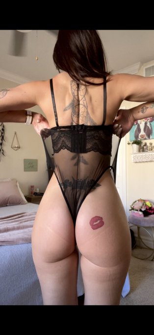 On Wednesdays I #wedgie 😘 see the video at https://t.co/02i6IwHGO0 it's 50% off right now💋 https://t<a href="/tag/wedgie"class="tags">#wedgie</a>