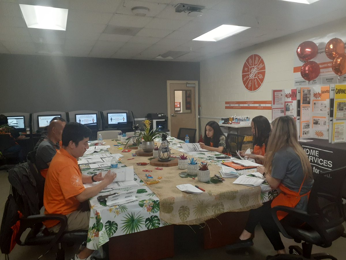HDU class in full effect!! Today's class SPECIALTY!. Our future leaders! Hugo MET, John D26, Ryan D23, Cassandra D27, and Tristine D31! <a href="/kari_hd/">Kari</a> <a href="/HomeDepot647/">Westminster HD #647</a> <a href="/sophialuna_HD/">Sophia Luna</a> @HDLMPerez <a href="/JabarrBean/">Jabarr Bean</a>