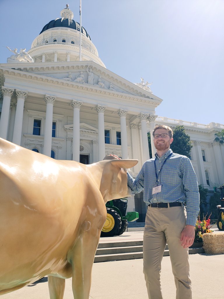 It was a pleasure to talk with assemblymembers and senators about the work @ucanr is doing for all Californians on this #AgDay2022 

Thank you to @CDFAnews for putting on this event! Unfortunately there were no live cows, but this statue made a fine replacement #CowsontheCalpitol