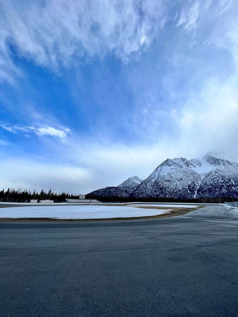 AshleyAKeller's tweet image. The best racetrack view yet is @AlaskaRaceway. 😍 

I cannot thank @LadyTrackBoss enough for being my tour guide today down to Girdwood and up to Palmer. ♥️