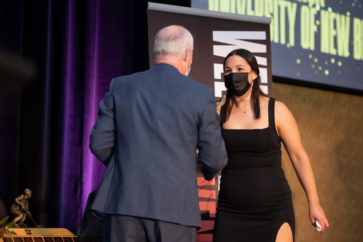 UNBAthletics's tweet photo. WHKY: @janaheadrick98 of @UNBWHockey named Marion Hilliard Award winner at @USPORTSca Women's Hockey Award Gala.

https://t.co/blDPUMM8QE

#goredsgo https://t.co/lQBhMsio6G