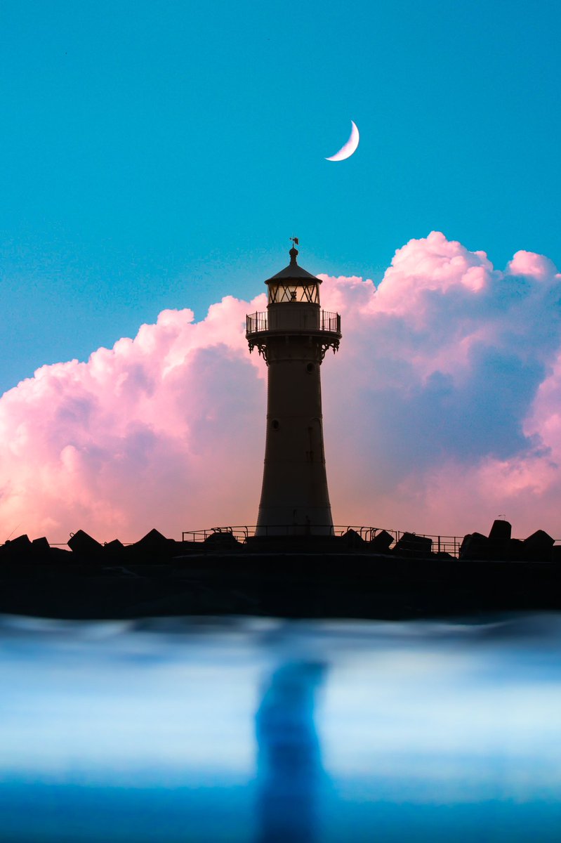 Good afternoon ¿¿

Here’s a shot fairy tale type shot of my local lighthouse. 

Cheers