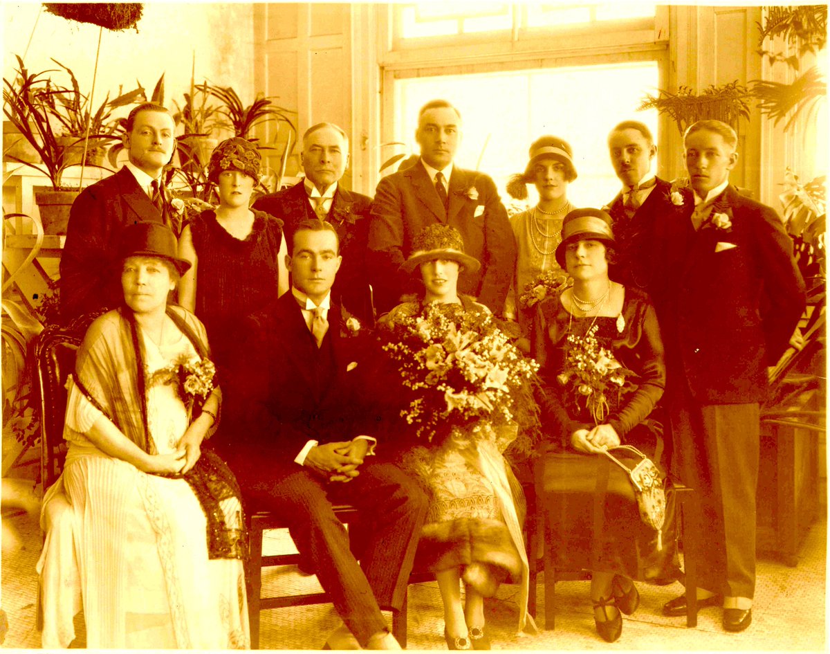 Lougheedhouse's tweet photo. It's #winewednesdays at our Restaurant but you don't need to dress up (as in Dorothy Lougheed's 1924 wedding) to get HALF PRICE on our 30+ wines with any food item. In #lululemon, sweats or jeans you are welcome. See you tonight, 5-8pm!
Menus: https://t.co/OkKXi7dorw https://t.co/zHgkLUdP3W