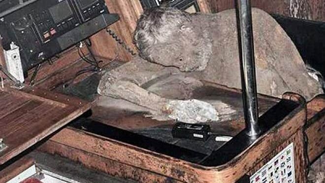 archaeoworld18's tweet photo. Moment horrified sailor finds mummified remains of German adventurer on stricken yacht https://t.co/rtlZvLxreg https://t.co/BOIum7GaCA