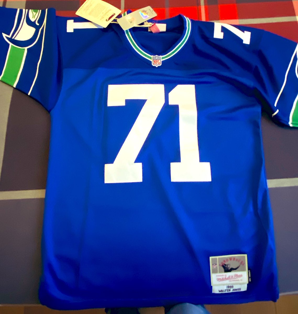 MarcoSeahawks's tweet photo. Finally she is here, and she is so wonderful!
A legend doesn't get traded, a legend is forever.
I will wear it proudly here in Italy, it would be a dream come true to have it signed by @BigWalt71. @b2edi71
#b2edi #GoHawks https://t.co/QG5GZP2tBo