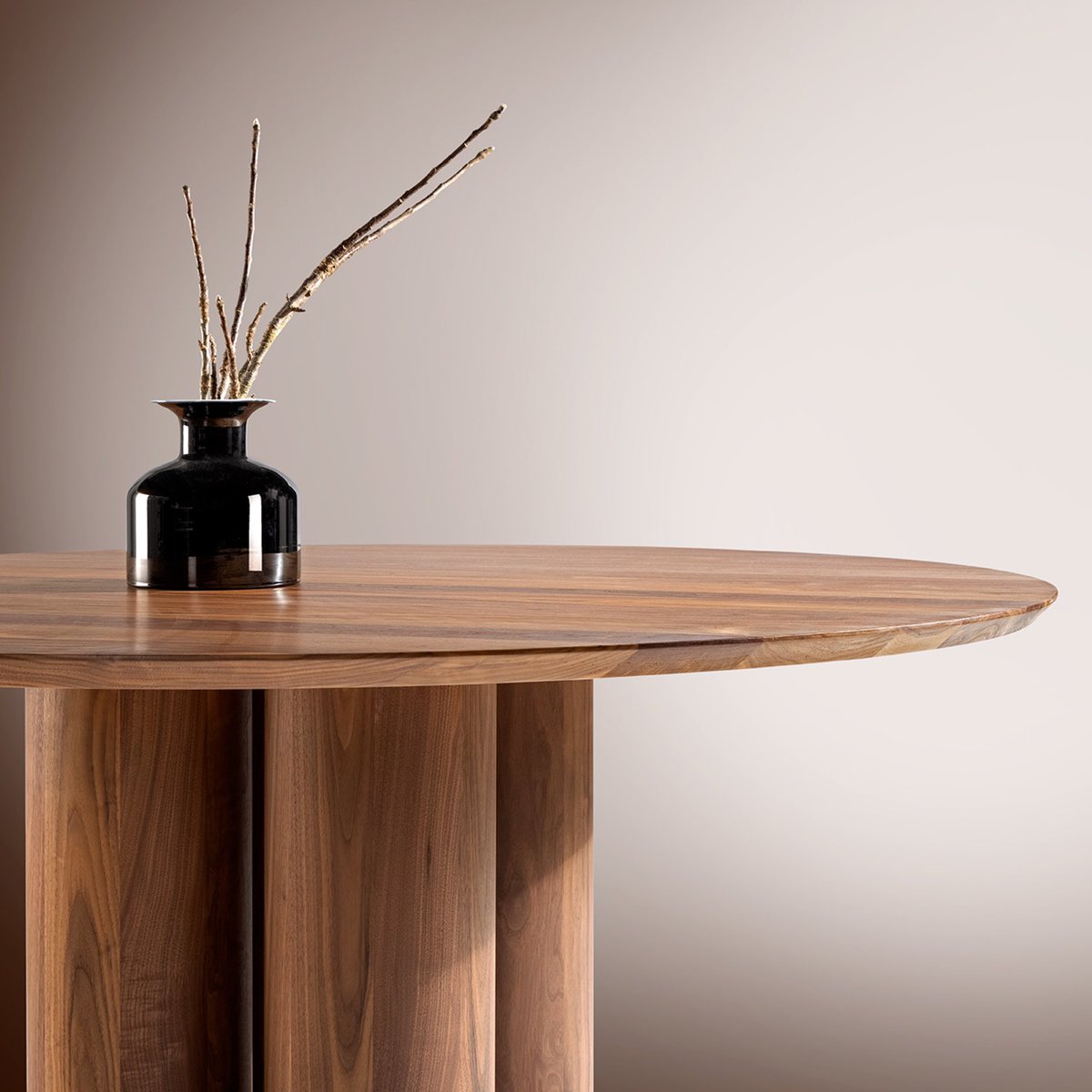 Nice shot of our ‘Jumbo’ table in 100% solid walnut 😍

We make this beautiful round table in diameters up to Ø 200cm 💪

Handmade in the Netherlands, since 1974

#table #tabledecor #diningtable #officedesign #conferencetable #restaurant #restaurantdesign #hotel #hoteldesign