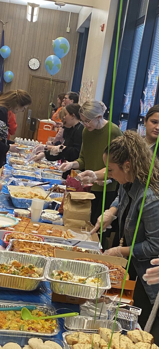 ENLwMsFall's tweet photo. What a great night celebrating diversity! I had a wonderful time watching the talented performers, trying new delicious food (loved the mantu), and spending time with my students’ families. Thank you to NPE staff, families, &amp; @ENLwarriors for making it so special! 🇮🇳🇦🇫🇧🇦🇩🇪🇮🇪🇾🇪🇮🇹 https://t.co/GCncZXwZ1Z