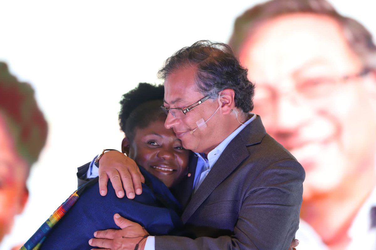 Vamos a hacer de Colombia una potencia mundial de la vida. Vamos por el vivir sabroso.