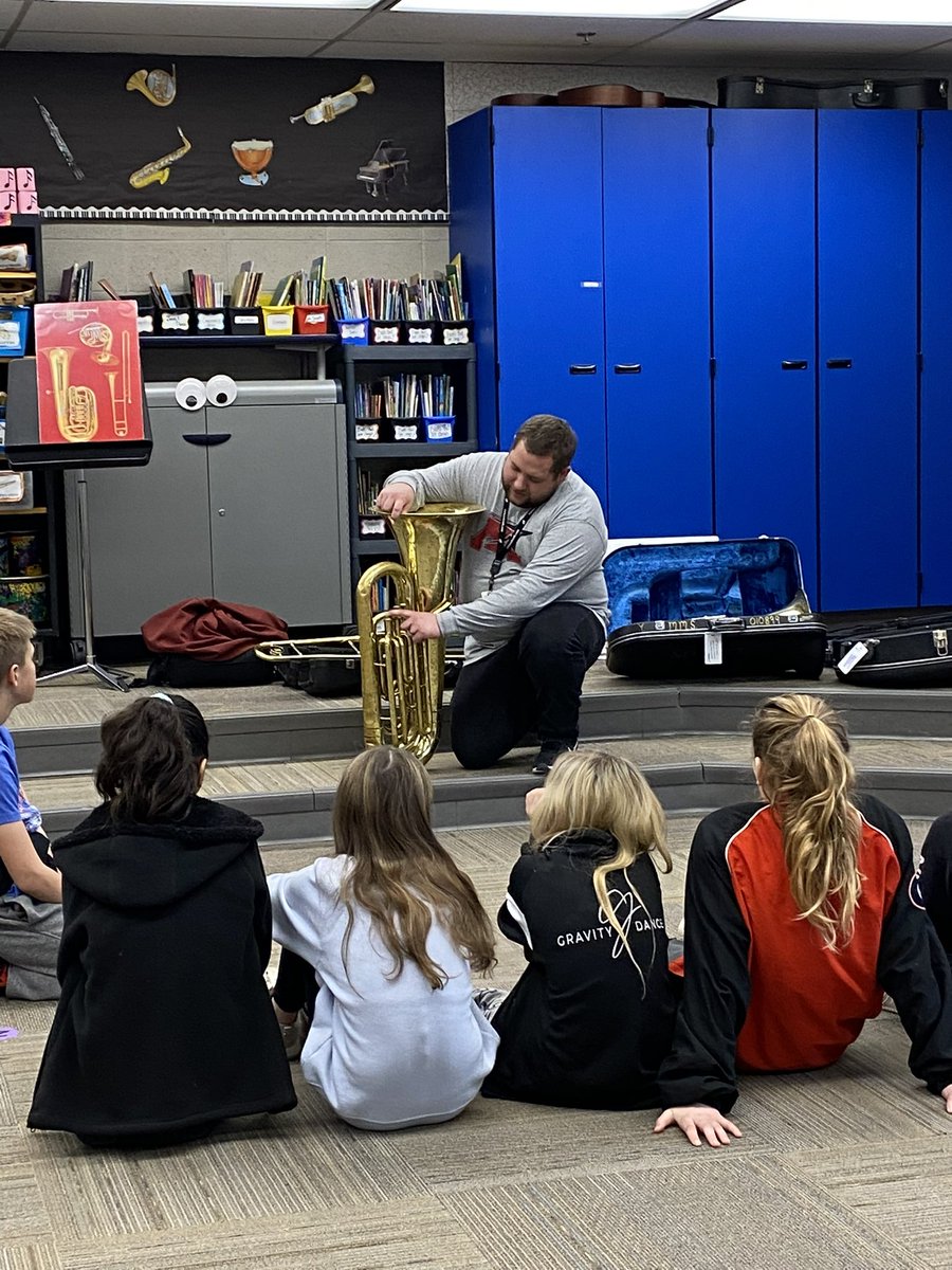 PW_MAGICMUSIC's tweet photo. Thanks so much to the Middle School Band Teacher Dave Herdan for visiting Pinewood and Nature Base today to share about brass instruments! It is so much fun watching the students create the sounds on the different brass instruments! #PWEMagic #MMS #MusicTeam https://t.co/vaA5Izgywc