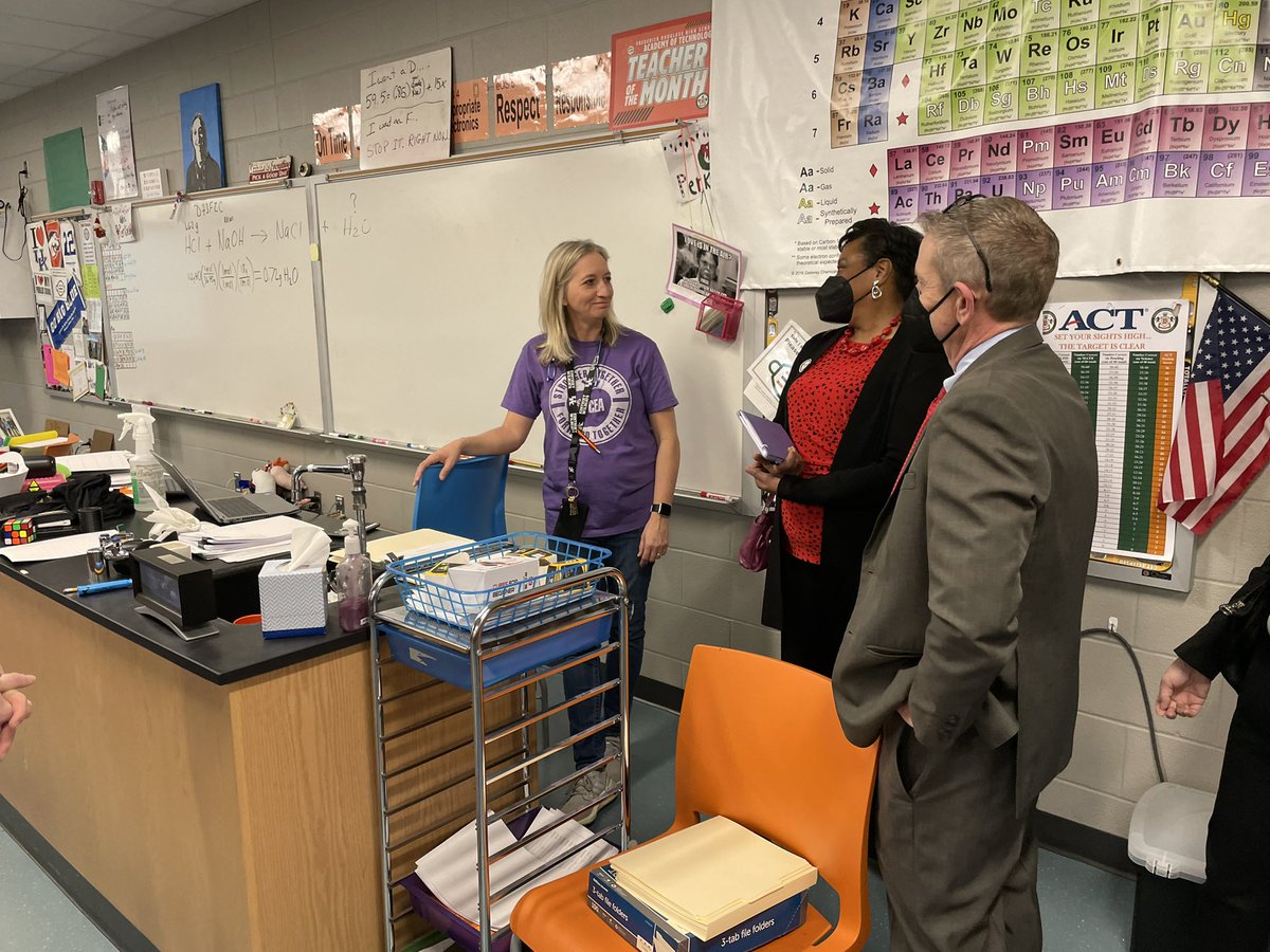 BeckyPringle's tweet photo. I was lucky enough to kick off my morning at Frederick Douglass High School and Carter G. Woodson Academy in Lexington. It was so great to spend time with these student ambassadors and educators! #NEAJusticeJoyTour https://t.co/28sfasyt9e