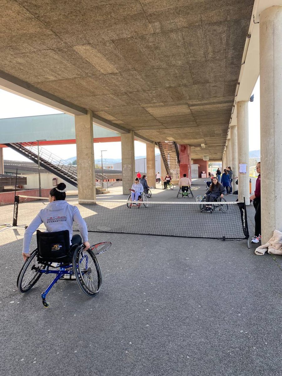 Bde_Staps_Clf's tweet photo. [#JNSHANESTAPS]

Durant toute l’après-midi, un village d’activités était présent Place Vasarely ✔️

➡️ Au programme : torball, tennis fauteuil, parcours motricité, sarbacane, art martiaux et autres. 

Ainsi qu’une exposition photo des Jeux Paralympiques 2022 🥇 https://t.co/IRKgXHDQHX