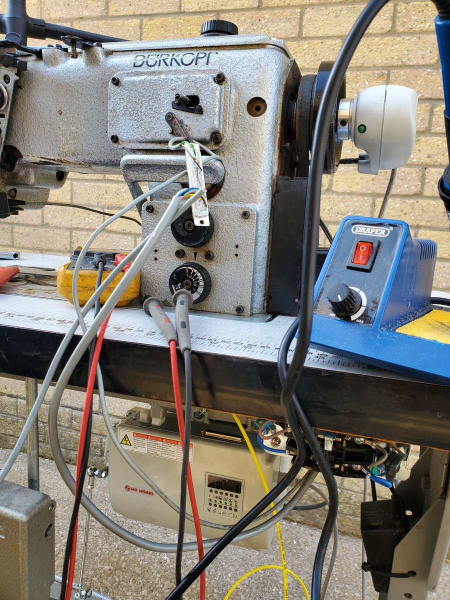 jayssmrs's tweet image. Rewiring &amp;amp; Repairing this 291 with a new hohsing i90 motor and panel, 2 new solenoids installed and various other high consumable parts, back to its glory days by the end of the week #rewire #hohsing #durkopp #sewing #upholstery #production #repair #adler #sewingmachine