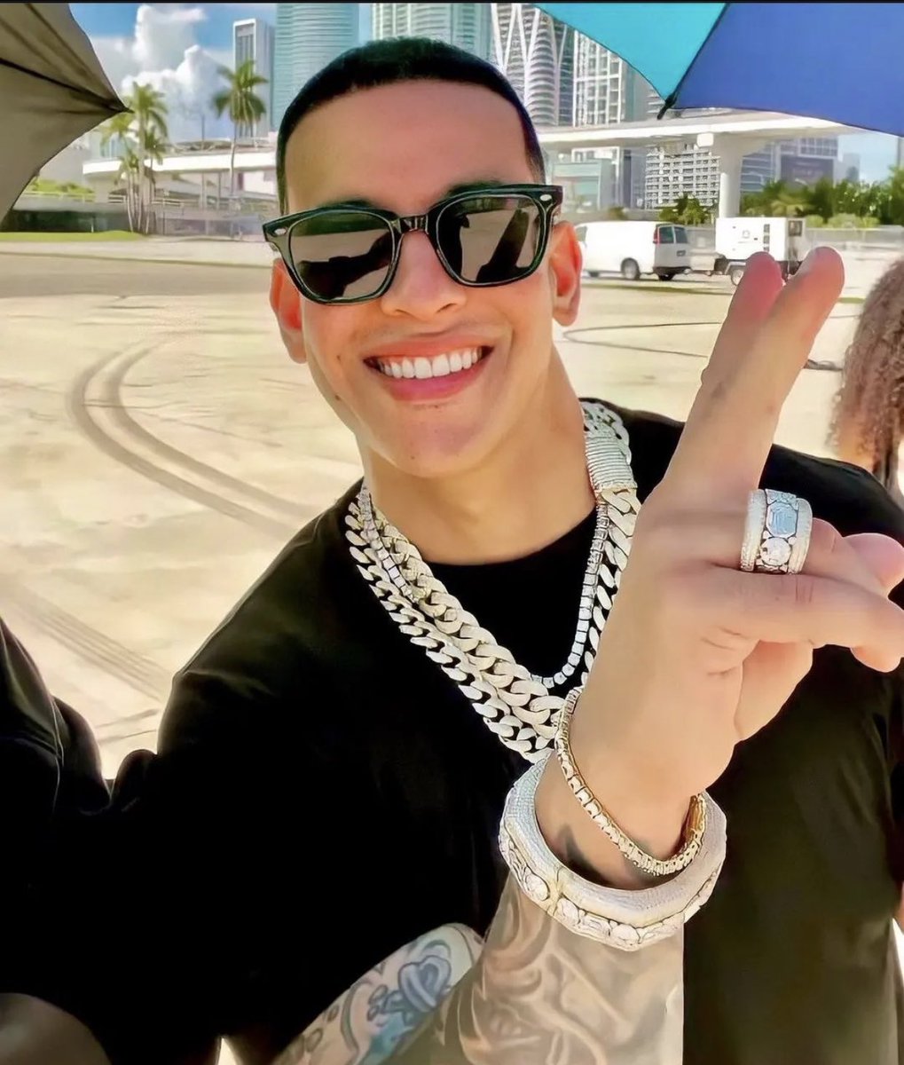 MalditaSummer's tweet photo. Daddy Yankee empezó a cantar a los 55 y se retira a los 25 años. https://t.co/YQlBe2EIFm