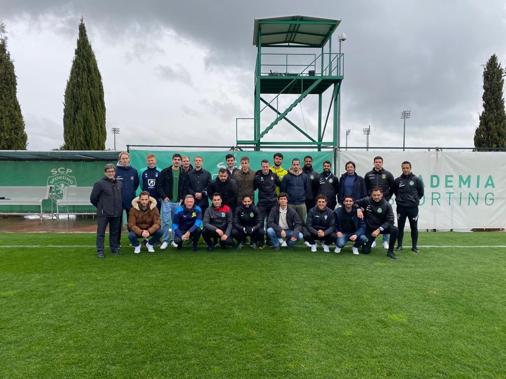 Lærerikt å følge trenerapparatet til Sporting Lisboa en hel dag. Bruk av GPS, analyse og periodisering noe av innholdet, mye å ta med videre!