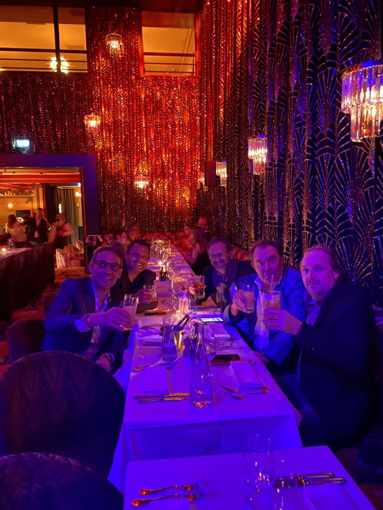 courbet_julien's tweet photo. Soirée Space cowboy #teamrtl
kasso mon réalisateur depuis 22 ans alain mon redac chef mes 2 négociateurs depuis 22 ans aussi @hpouchol et Bernard #fidelite #amities https://t.co/v3YXzzxK2R