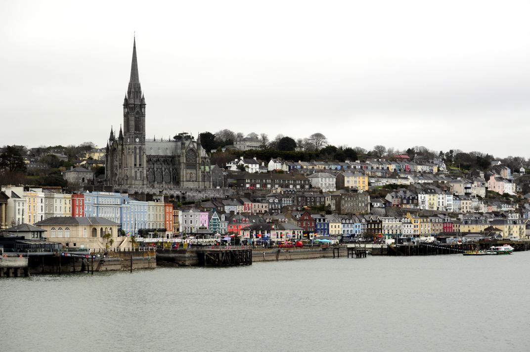 After departure from Cork-Ireland, we are on our acoustic transects along porcupine bank since Monday. No blue whiting backscatter yet. But ring net samples from surface scattering layer keep some of us busy. The catch is dominated by #krill #jellyfish and some lantern fish.