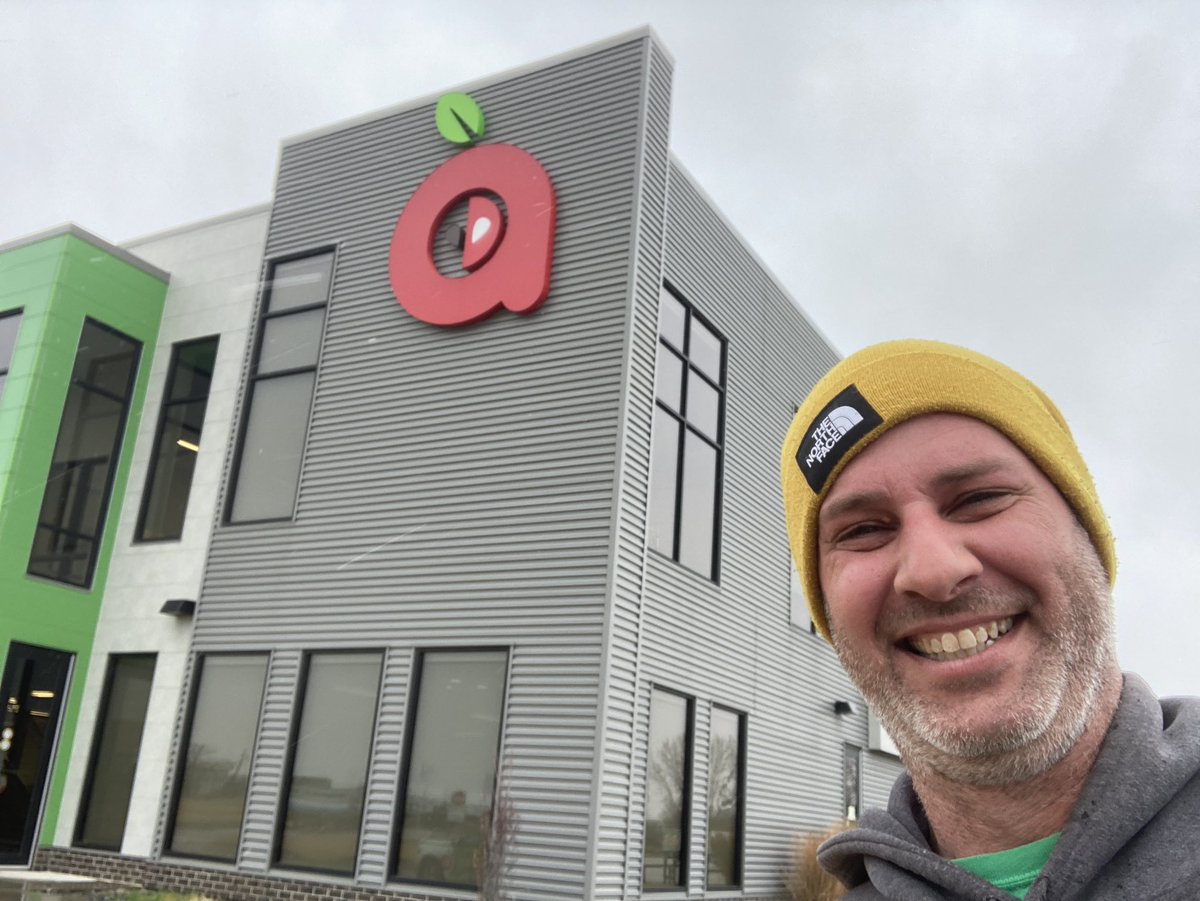 KildareJ's tweet photo. What an Awesome day so far! @AppleRoofingโs Roofer for the Stars popped into HQ, made sure the people are being served well!
#rooferforthestars #sweetsweetexperience #havesomefunwithit #moreformore #freeinspections https://t.co/9TEshVFCgK