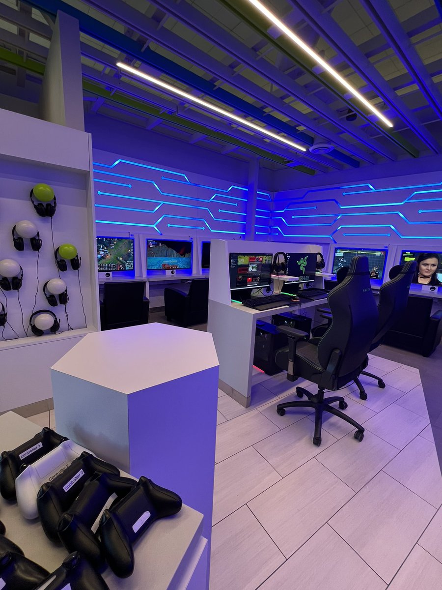 Bryan (@harmfulgg) on Twitter photo Yo <a href="/Nadeshot/">100T Nadeshot</a> if you flying through LAX pull up, Let me check out that JBL headset too 😳 #JBLx100T Yo <a href="/Nadeshot/">100T Nadeshot</a> if you flying through LAX pull up, Let me check out that JBL headset too 😳 #JBLx100T