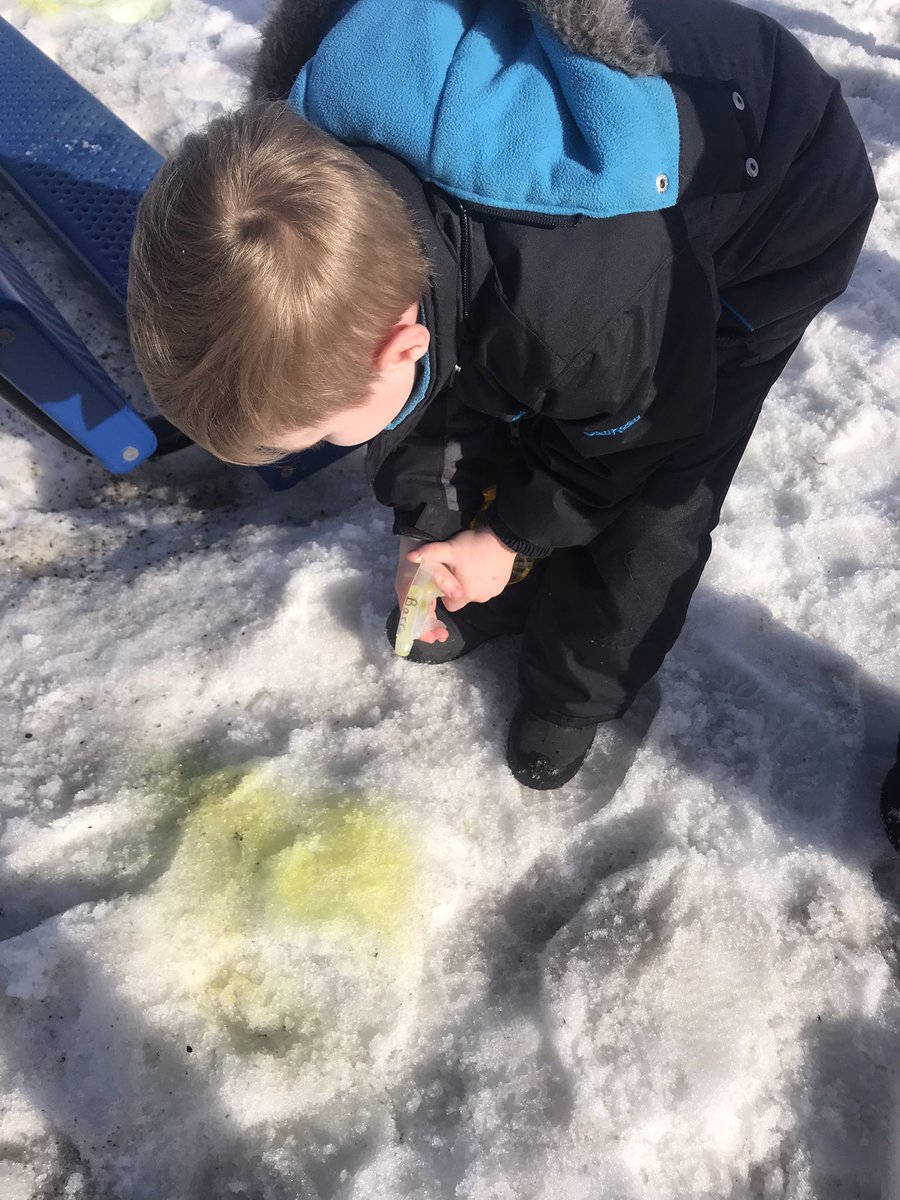 Kindergarten had a blast out in the warm weather today, making art sculptures in the snow! ☀️#HelloSpring #OutsideArt @FMPSDEarlyLearn @FMPSD @thickwoodArts