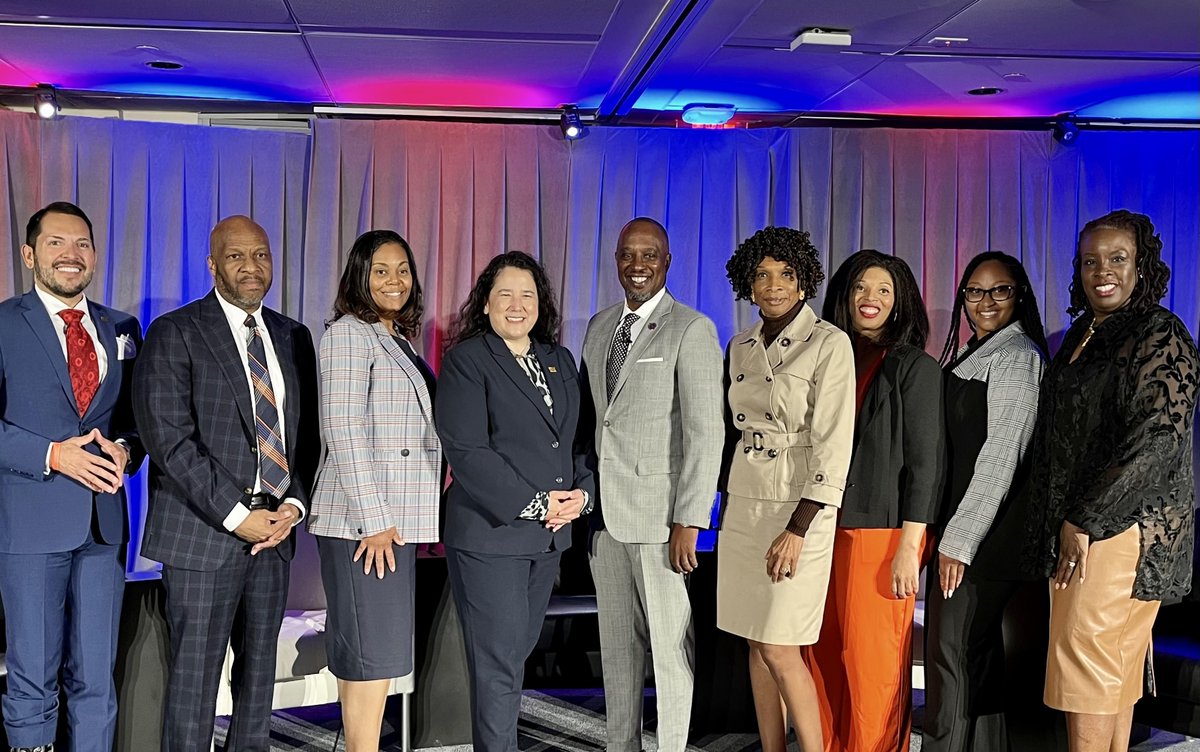 SBAIsabel's tweet photo. Today, @SBAMarkMadrid and I joined @usblackchambers President/CEO Ron Busby, Sr. for a discussion about #SBACommunityNavigators. Through the program, trusted community organizations like the chamber are helping small businesses tap into one-on-one, targeted support they need. https://t.co/Y6D3ZwJy7r