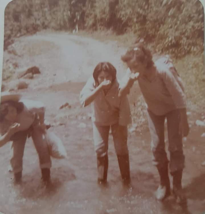 BisABric's tweet photo. Y enséñenles a leer!
Misión cumplida Cmdte Carlos Fonseca.

Puño en alto, libro abierto!

Viva la gran Cruzada Nacional de Alfabetización en su 42 aniversario. 

#LucesyVictorias https://t.co/l0zjsaIC8E