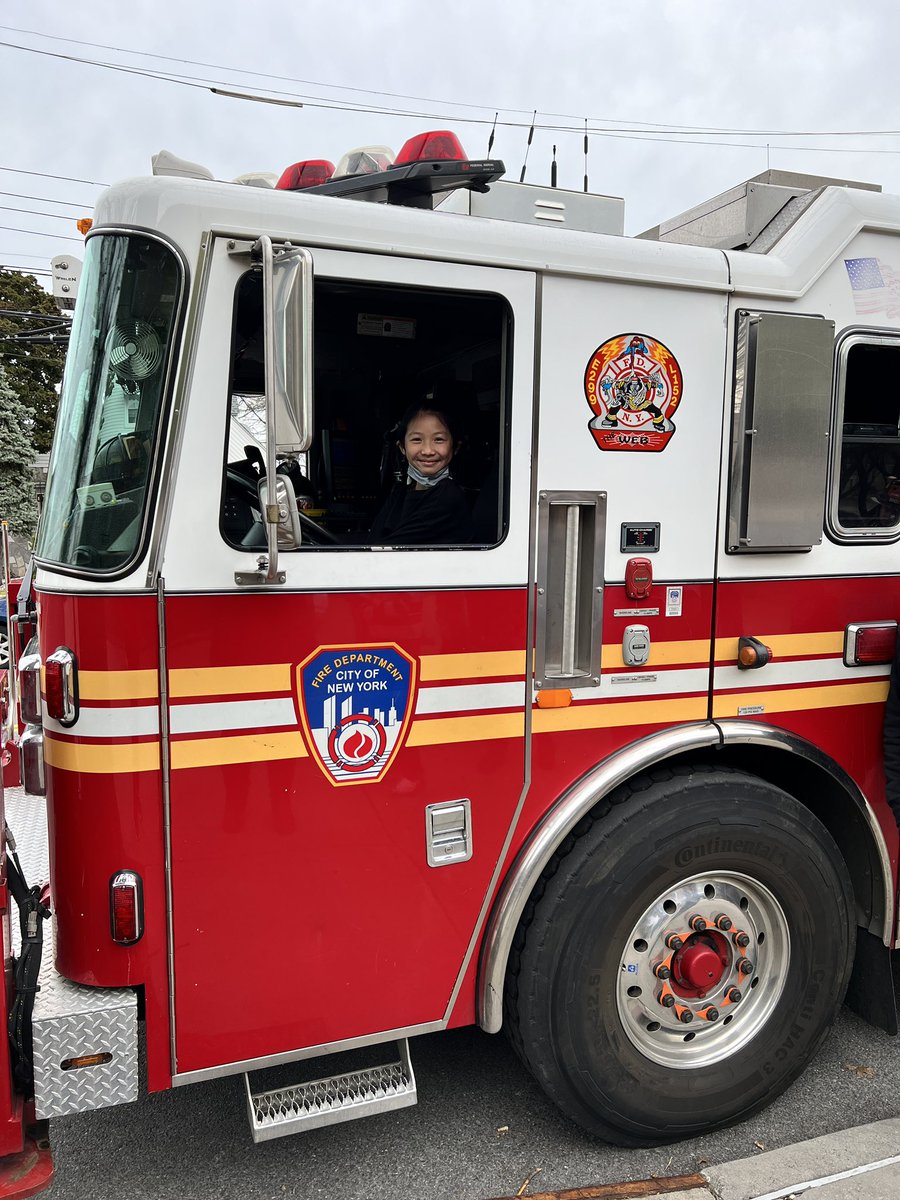 PS173Q's tweet photo. Our Student Council presenting our local fire station with handmade cards…An initiative that was presented to D26. #SurpriseFromTheFDNY #ps173studentcouncil #ladder152 #thankyouFDNY @D26Team @DOEChancellor https://t.co/XsnuhJG2g7