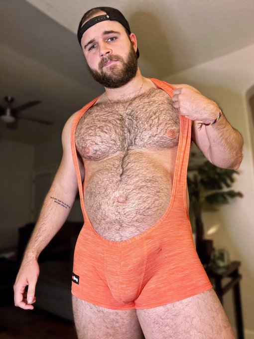Which side do we like more? Front 🍆 or back 🍑 https://t.co/j8zw1SfuOT