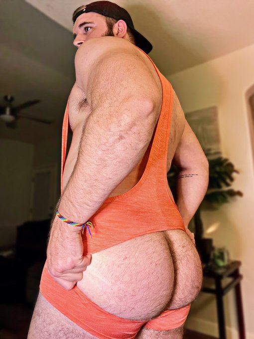 Which side do we like more? Front 🍆 or back 🍑 https://t.co/j8zw1SfuOT