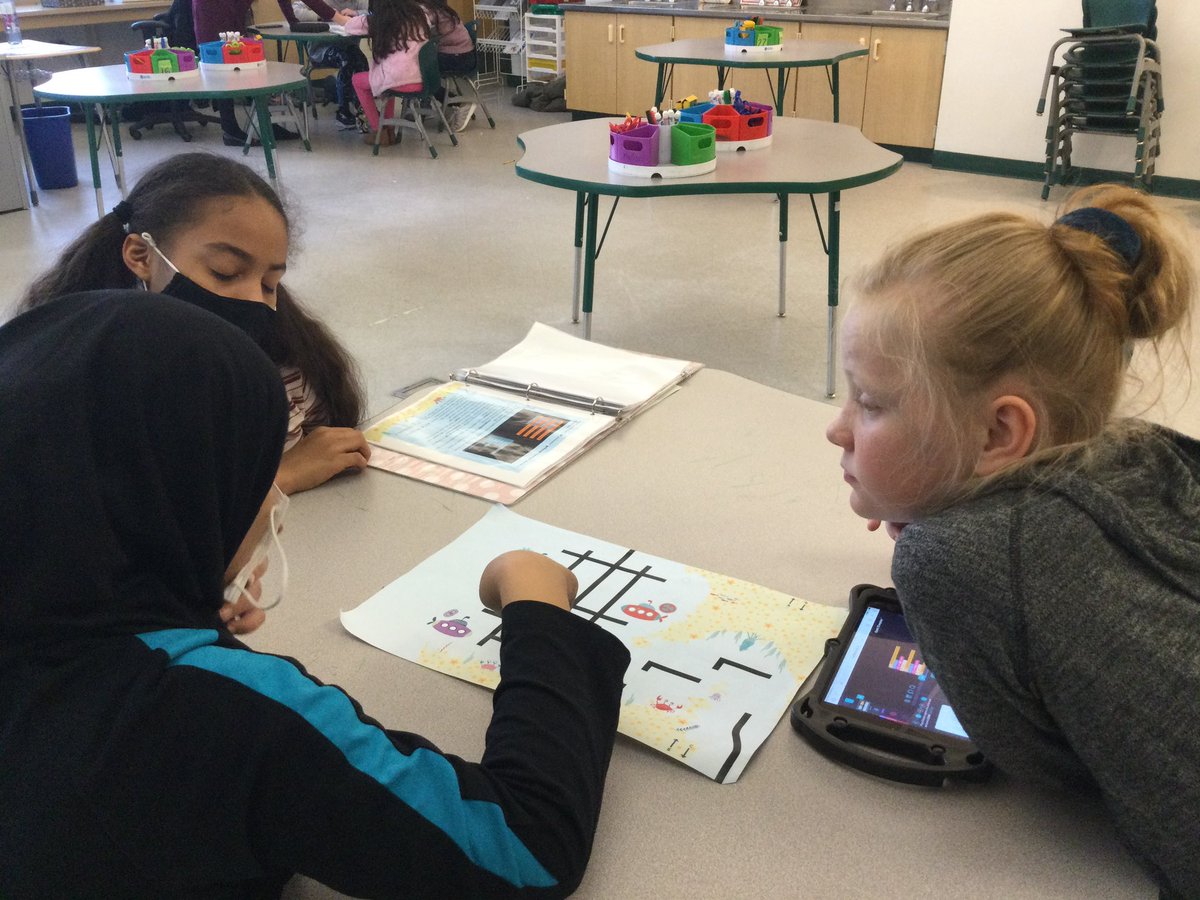 STEAMteacha's tweet photo. Allendale Girlz are working through Quest 2! #FordGirlsinSTEM #GIrlsSolveIT https://t.co/NM6joWBbzM