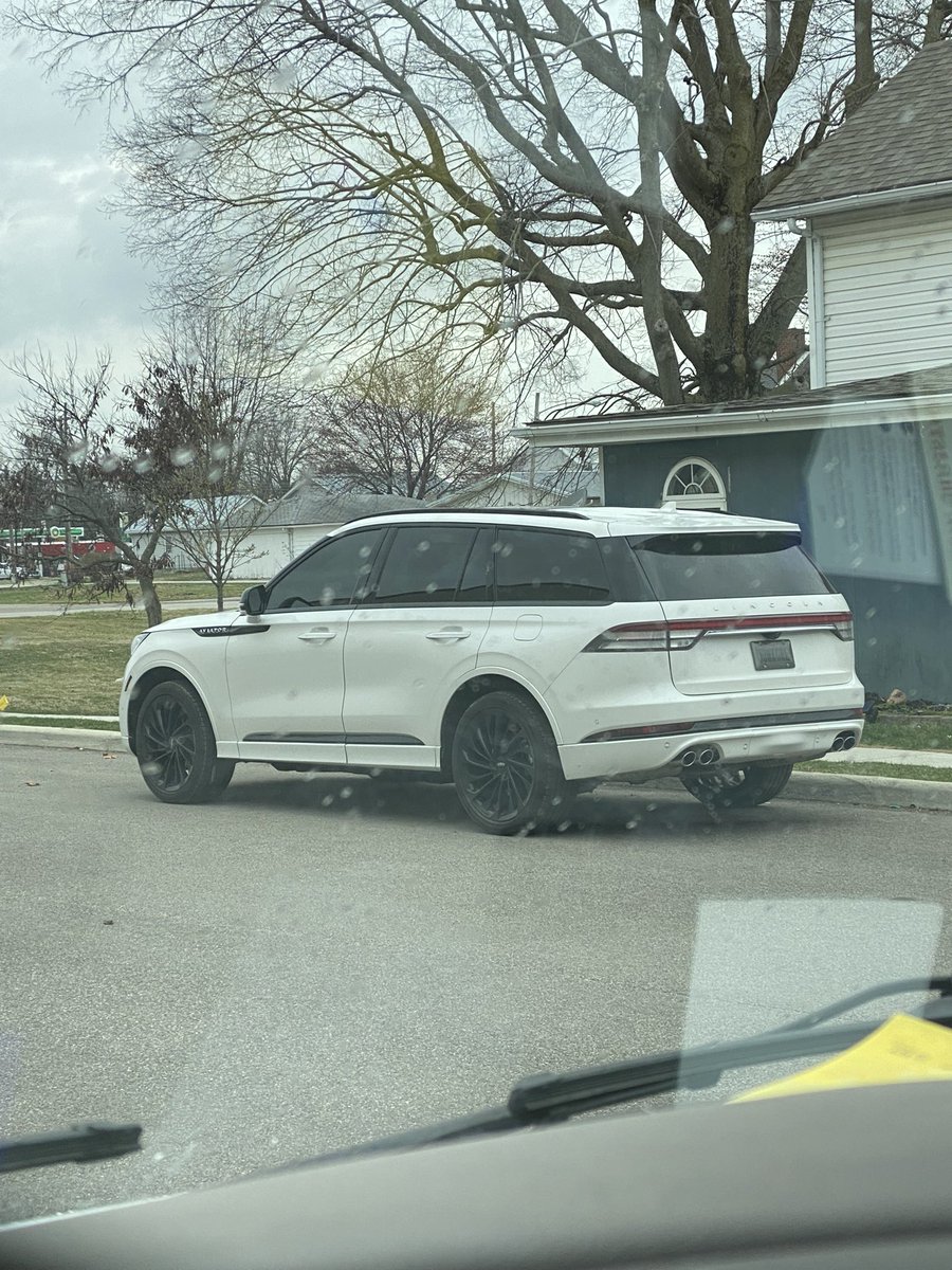 inward_wee_elm's tweet image. Car spotting at work today. Not bad. Nothing special but not bad. #carspotting #carnerd