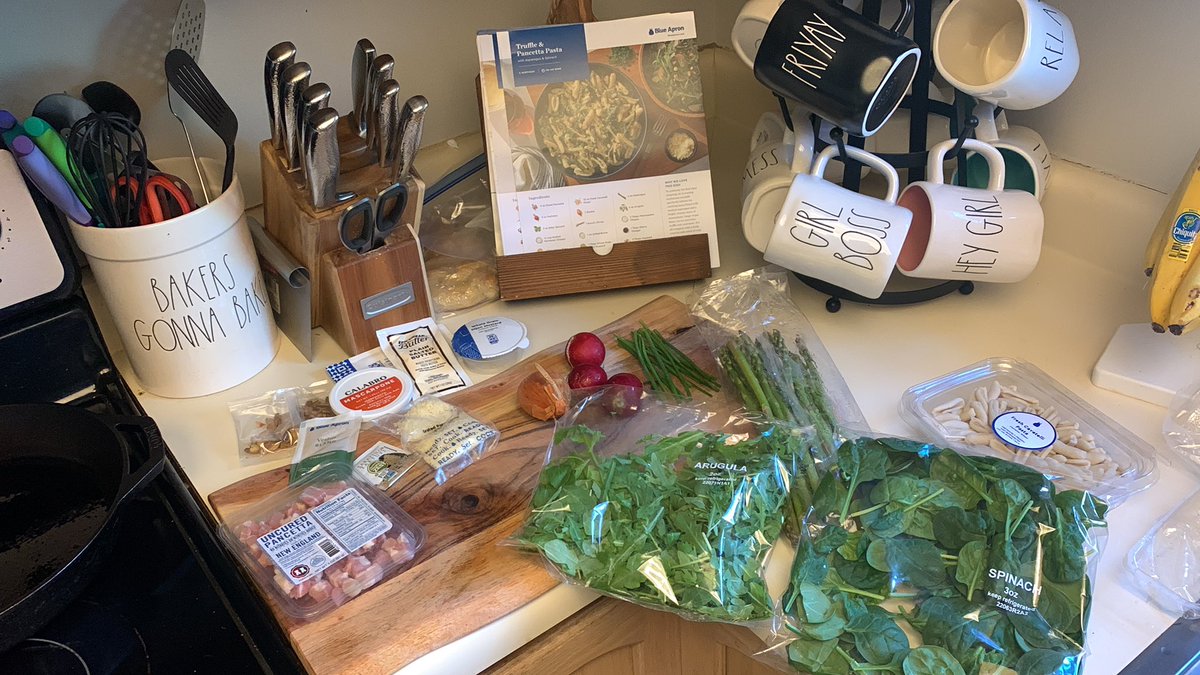 qhostlyw0lf's tweet photo. You alrdy know what time it is!! π¨π»βπ³ QhostlyW0lf #BlueApron #BlueApronMeals #Dinner https://t.co/Sit72ZLecU