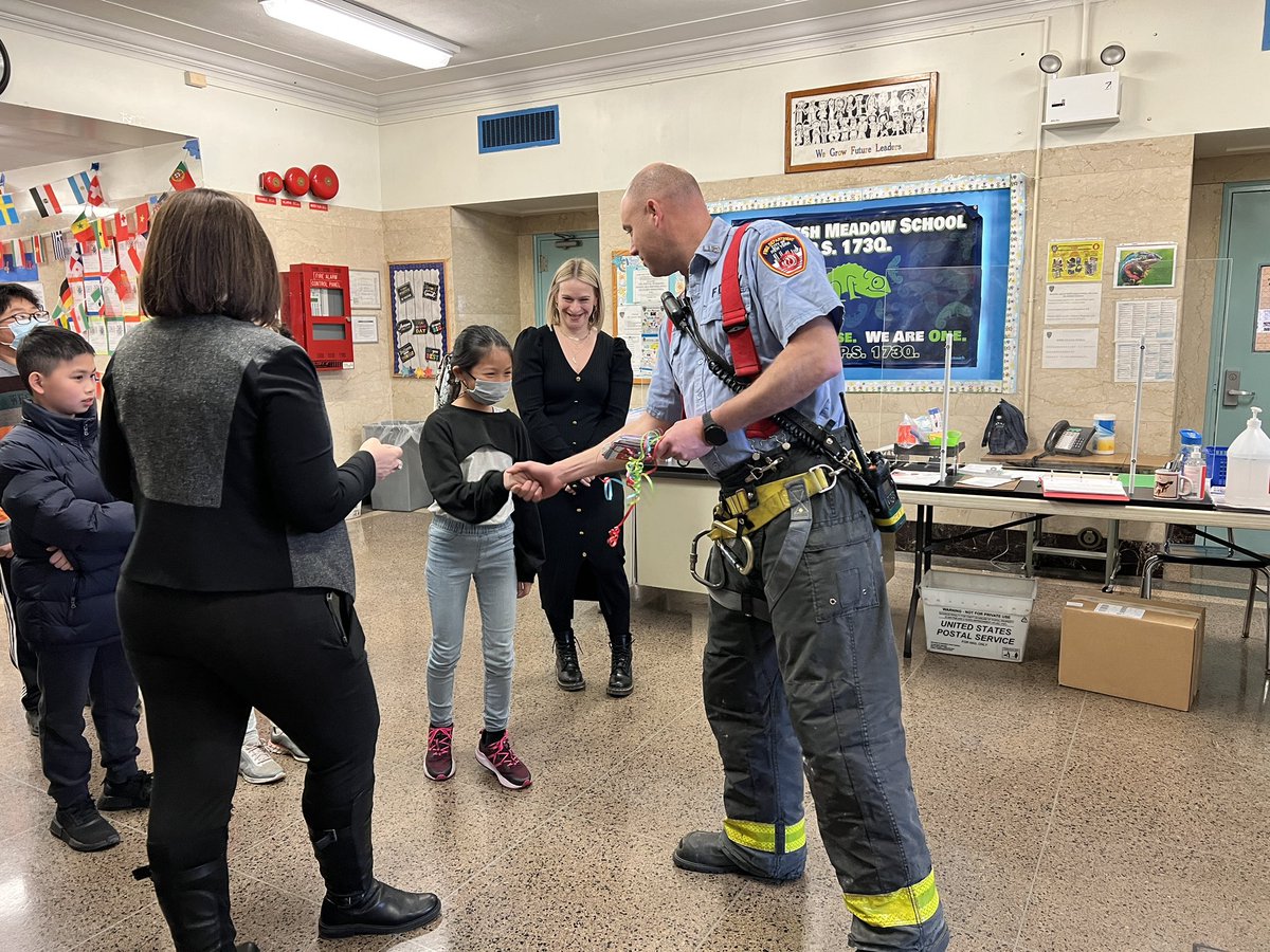PS173Q's tweet photo. Our Student Council presenting our local fire station with handmade cards…An initiative that was presented to D26. #SurpriseFromTheFDNY #ps173studentcouncil #ladder152 #thankyouFDNY @D26Team @DOEChancellor https://t.co/ZNZY6CYBo5