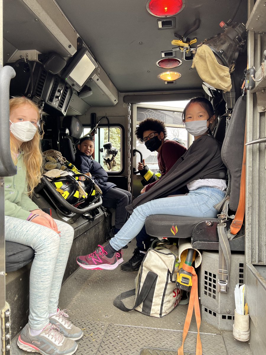 PS173Q's tweet photo. Our Student Council presenting our local fire station with handmade cards…An initiative that was presented to D26. #SurpriseFromTheFDNY #ps173studentcouncil #ladder152 #thankyouFDNY @D26Team @DOEChancellor https://t.co/FRUTNFsprA