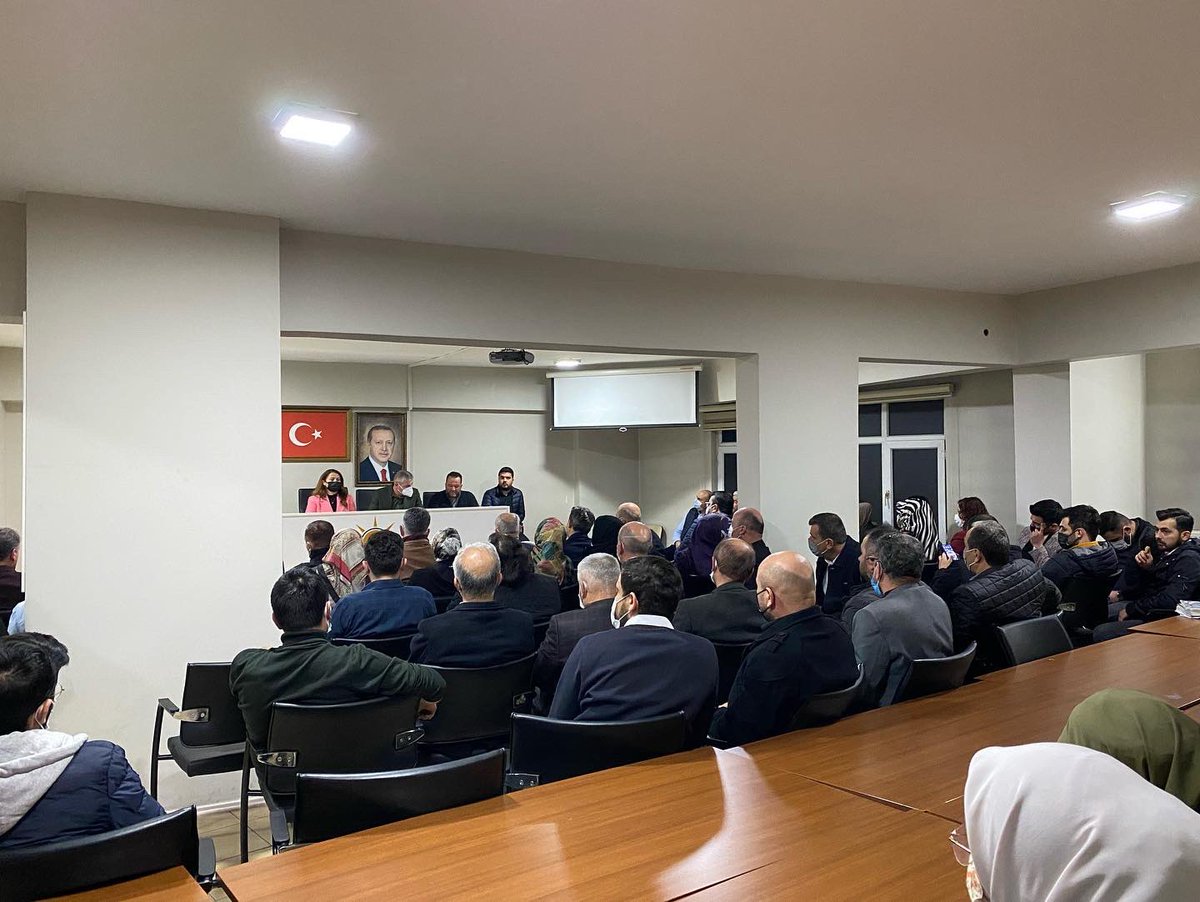 AKGenclik37's tweet photo. İl Başkanımız Sn. Doğan ÜNLÜ’nün Başkanlığında,İl Ana Kademe,Gençlik Kolları,Kadın Kolları ve Merkez İlçe yönetimlerimizin katılımlarıyla İstişare ve Değerlendirme Toplantımızı gerçekleştirdik.Toplantımız hayırlara vesile olsun.@eyupkadirinan @avyusufibis  @oguzhansayik37 https://t.co/0pyRd2lCUI