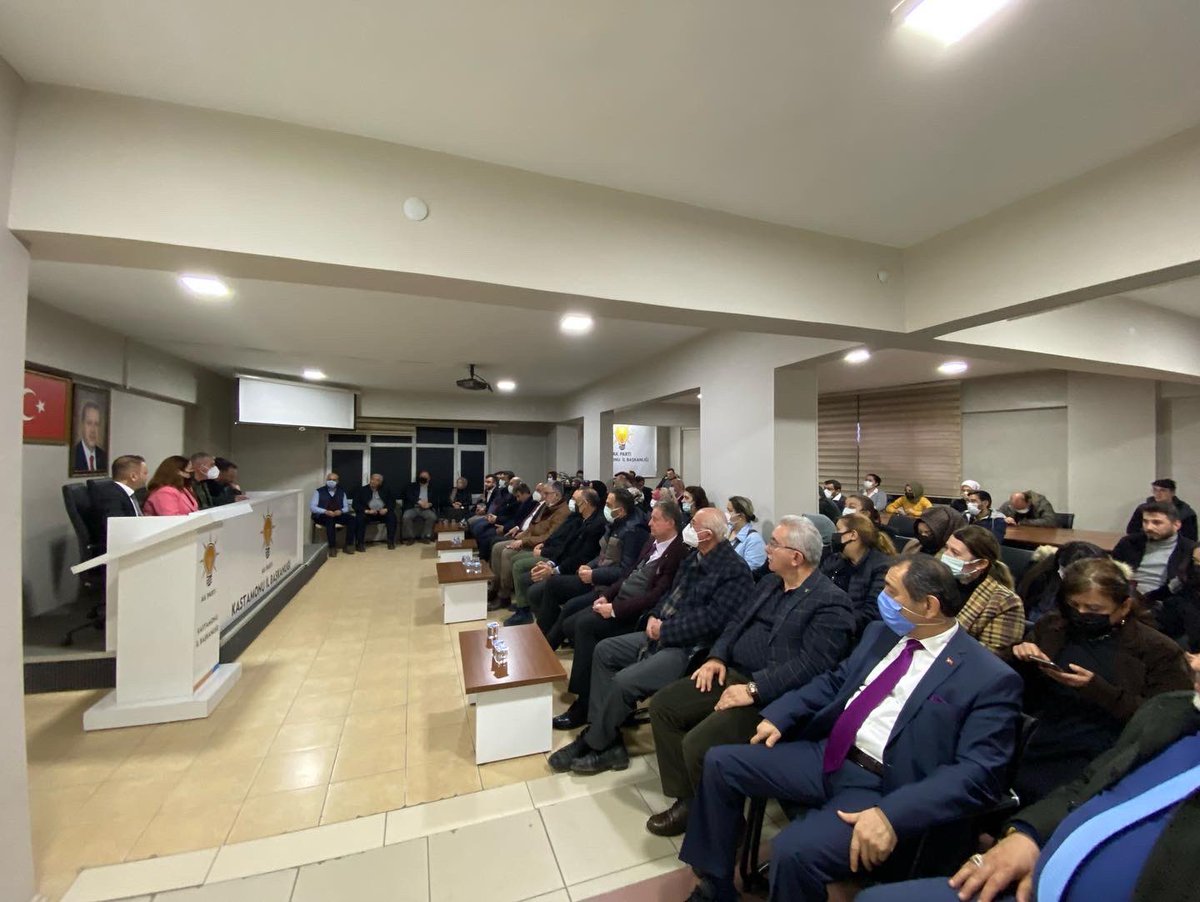 AKGenclik37's tweet photo. İl Başkanımız Sn. Doğan ÜNLÜ’nün Başkanlığında,İl Ana Kademe,Gençlik Kolları,Kadın Kolları ve Merkez İlçe yönetimlerimizin katılımlarıyla İstişare ve Değerlendirme Toplantımızı gerçekleştirdik.Toplantımız hayırlara vesile olsun.@eyupkadirinan @avyusufibis  @oguzhansayik37 https://t.co/0pyRd2lCUI
