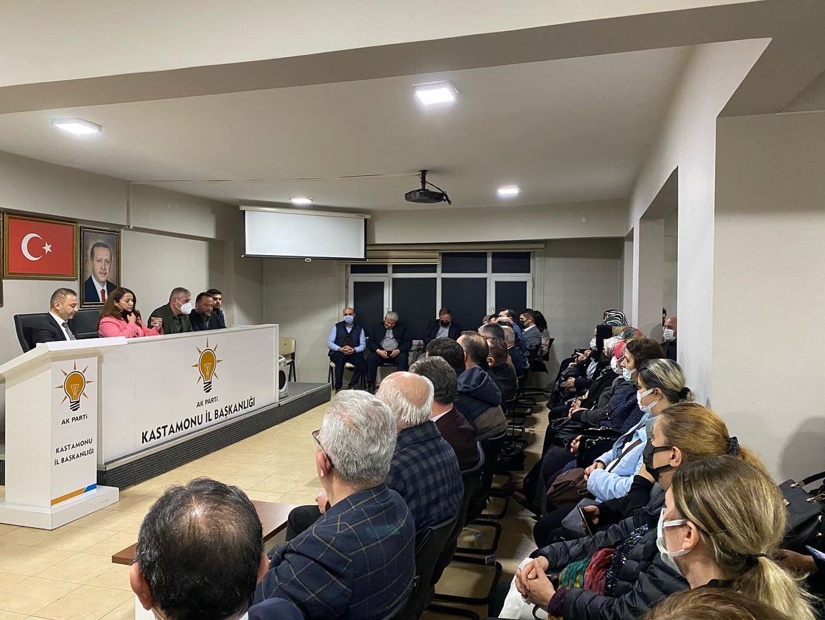 AKGenclik37's tweet photo. İl Başkanımız Sn. Doğan ÜNLÜ’nün Başkanlığında,İl Ana Kademe,Gençlik Kolları,Kadın Kolları ve Merkez İlçe yönetimlerimizin katılımlarıyla İstişare ve Değerlendirme Toplantımızı gerçekleştirdik.Toplantımız hayırlara vesile olsun.@eyupkadirinan @avyusufibis  @oguzhansayik37 https://t.co/0pyRd2lCUI