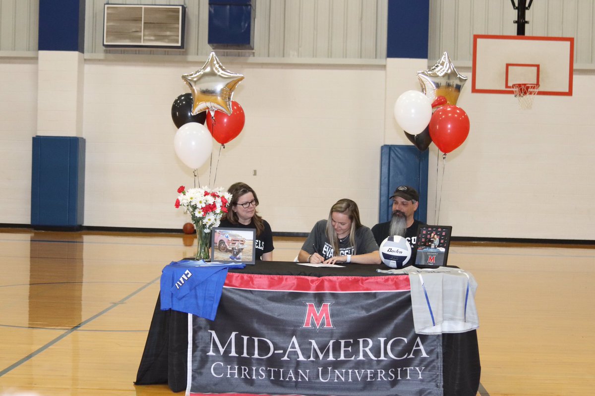 Congrats to KHS LadyCat Volleyball Senior Sydney Martin! 

She signed today to continue her academic and volleyball career at Mid-America Christian University this fall.