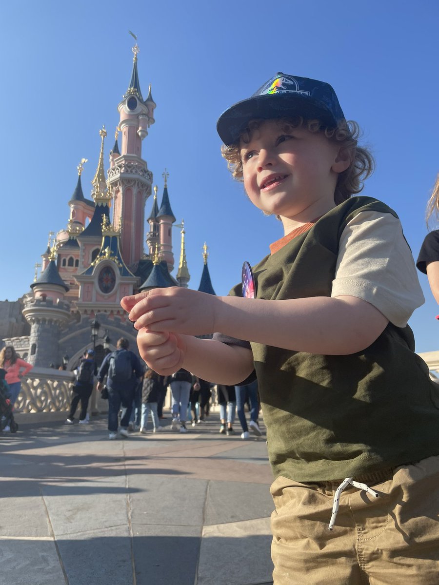 FairbairnStacey's tweet photo. #harrisinparis @RHPSNursery https://t.co/Byml0P9KNM