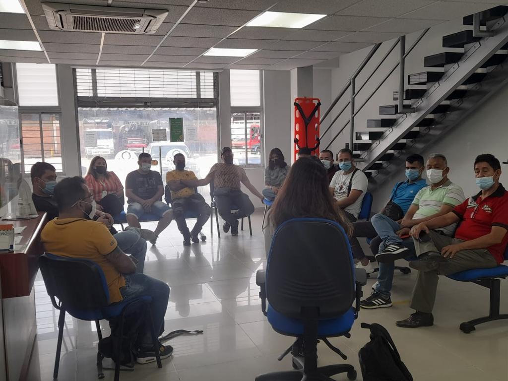 Finagro's tweet photo. Trabajamos por los productores de #Cúcuta, #NorteDeSantander. En compañía del @BancoAgrario socializamos el portafolio de servicios de  @Finagro haciendo énfasis en las LEC 2022 a productores de la Central de Abastos de Cúcuta @cenabastosph. https://t.co/Sr2kpiyApQ