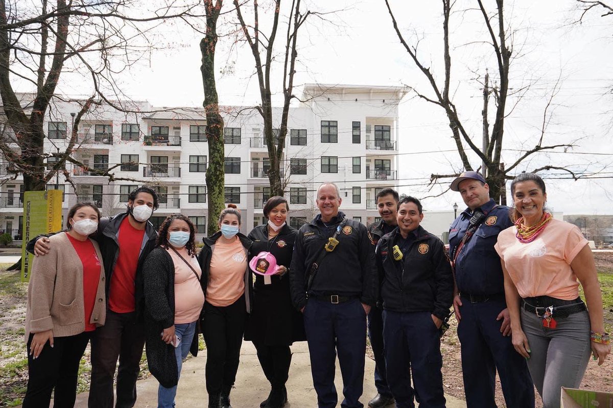 lappsga's tweet photo. #Fotos 📸: evento de distribución de 🥗🥑🍋🥔 de @WelcomingATL la semana pasada. Agradecidos de poder ayudar a nuestra #comunidad🙏🏽

#Trxn: from the @CityofAtlanta food distribution event last week. Grateful to be able to help our #community❣️

#LAPPSGA x #Equity4ALL☀️🌱 https://t.co/bRwlfSzTCw