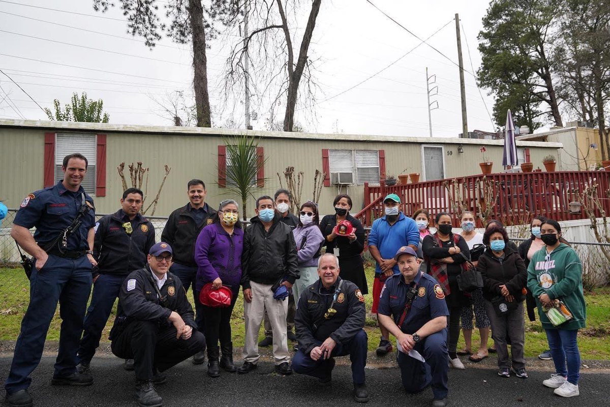 lappsga's tweet photo. #Fotos 📸: evento de distribución de 🥗🥑🍋🥔 de @WelcomingATL la semana pasada. Agradecidos de poder ayudar a nuestra #comunidad🙏🏽

#Trxn: from the @CityofAtlanta food distribution event last week. Grateful to be able to help our #community❣️

#LAPPSGA x #Equity4ALL☀️🌱 https://t.co/bRwlfSzTCw